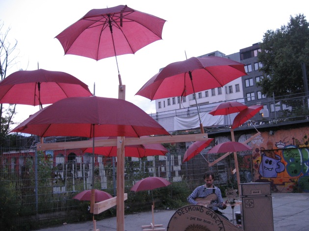 desmond-rotation_red_umbrella_theme